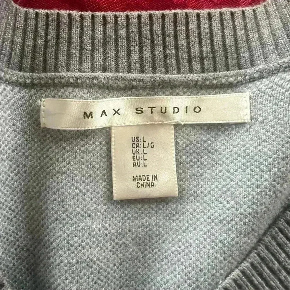 Max Studio NWOT. Never worn super soft. Large. V neck plaid print gray blues - Picture 8 of 11